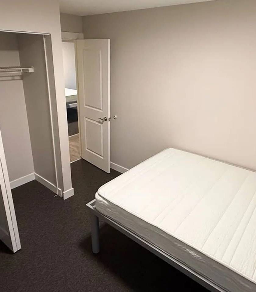 Room photo, 809 W Stoughton Street, Urbana, IL 61801