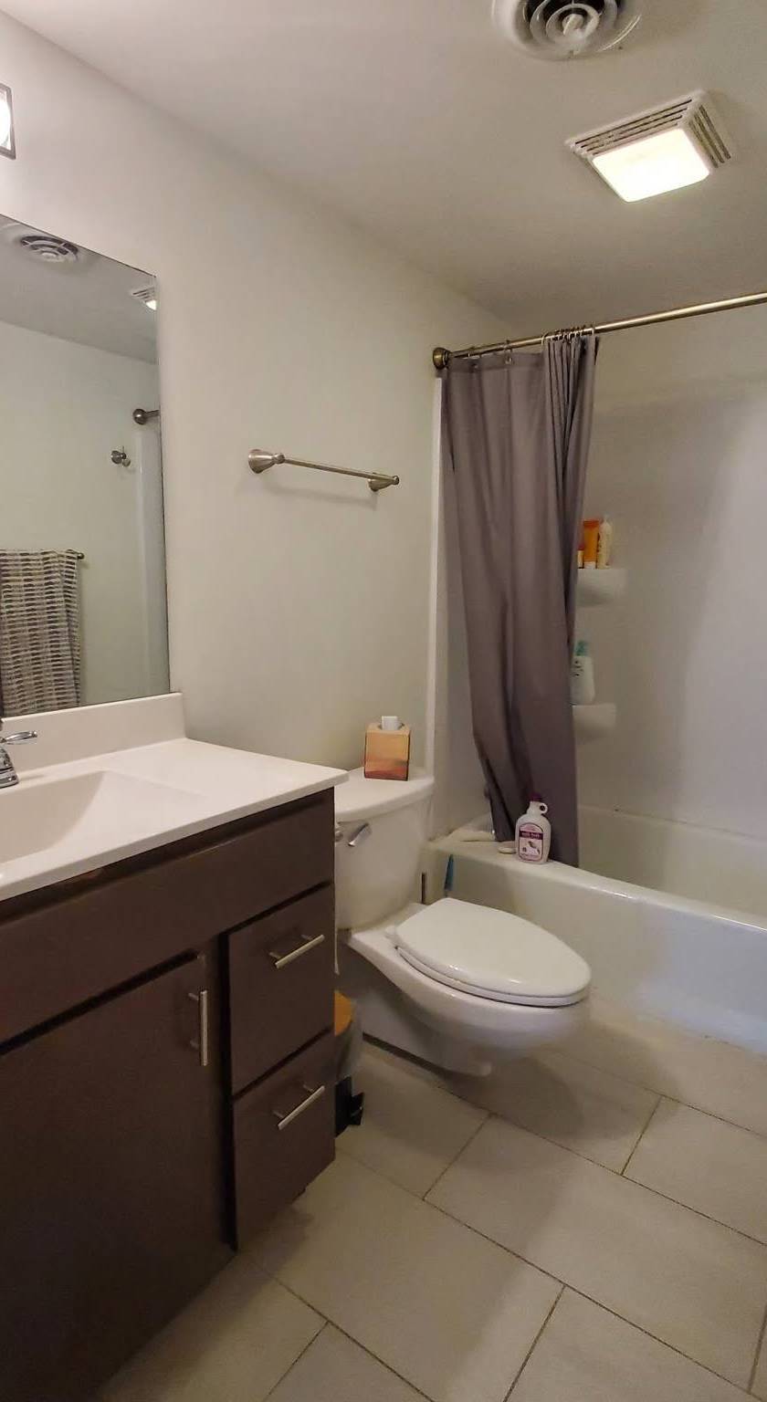 Room photo, 204 E Clark St, Champaign, IL 61820