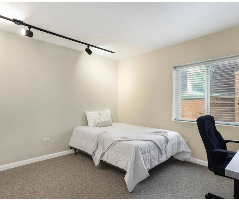 Room photo, 902 S Lincoln Ave, Urbana, IL 61801
