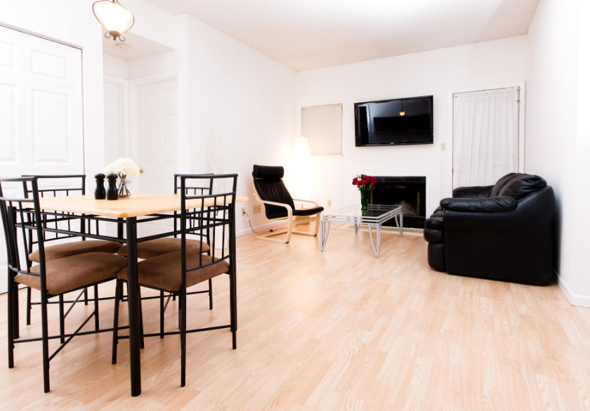 Room photo, 502 W Green St, Urbana, IL 61801