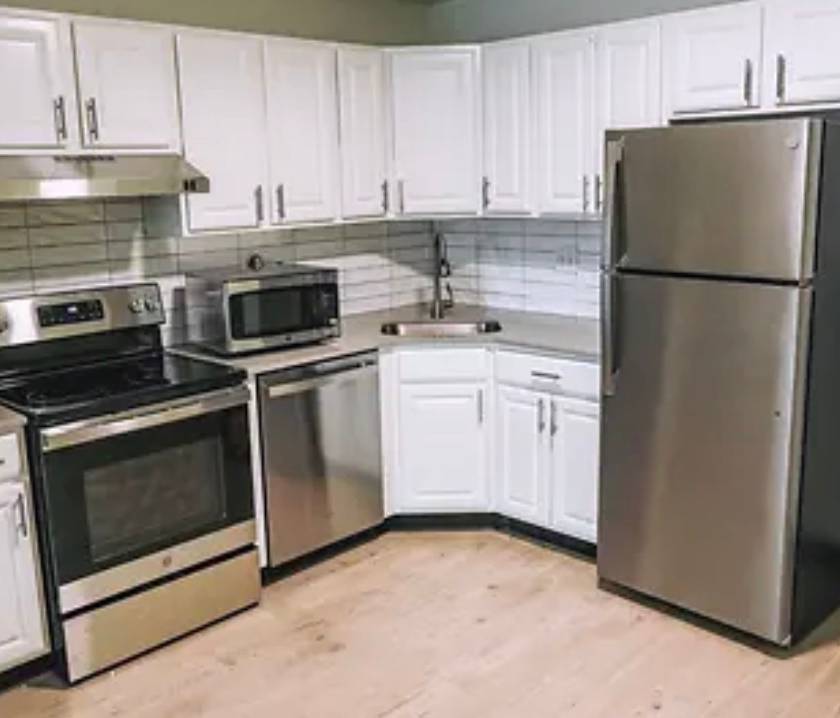 Room photo, 512 S 3rd St, Champaign, IL 61820